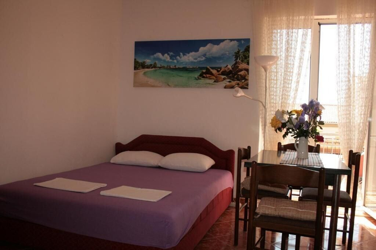 Bedroom 2, Studio Apartment on the Beach