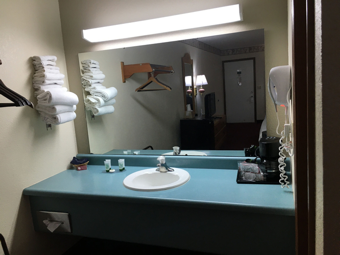 Bedroom 4, Spinning Wheel Inn, Taney