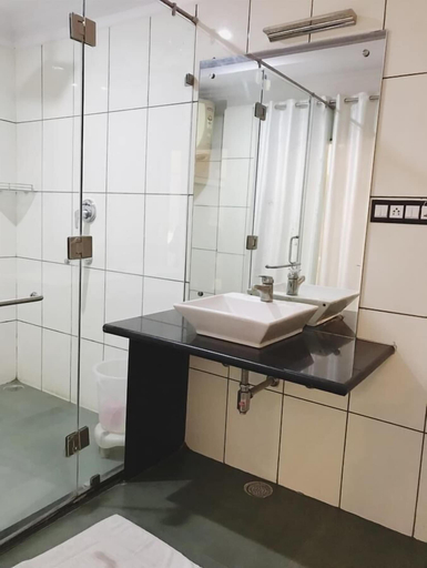 Bathroom 3, Hide-In Udaipur - Hostel, Udaipur