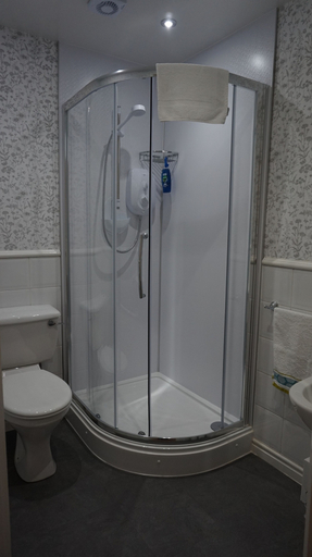 Bathroom 3, Lindean Guest House, Dumfries and Galloway