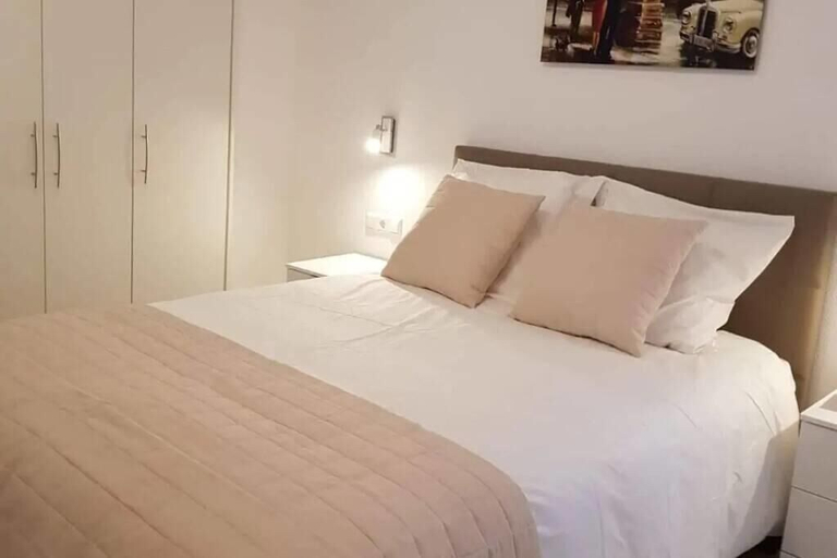 Bedroom 2, Spacious Modern Flat, 100 m2 in The Heart of City Center, Luxembourg
