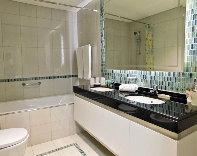 Bathroom 2, Luton Vacation Homes Damac Heights, Dubai