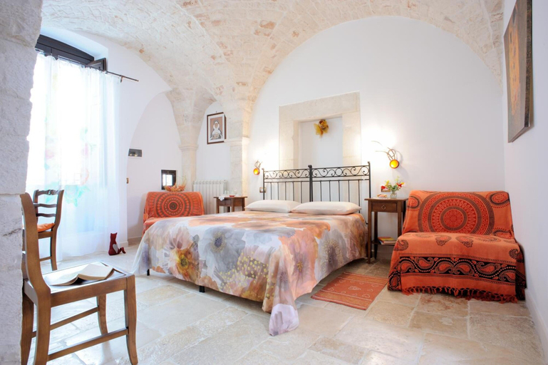 Bedroom 4, Santo Stefano, Bari