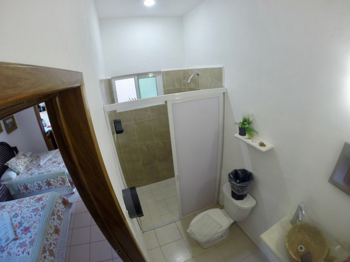 Bathroom 4, Kiramar Los Peyotes, Compostela