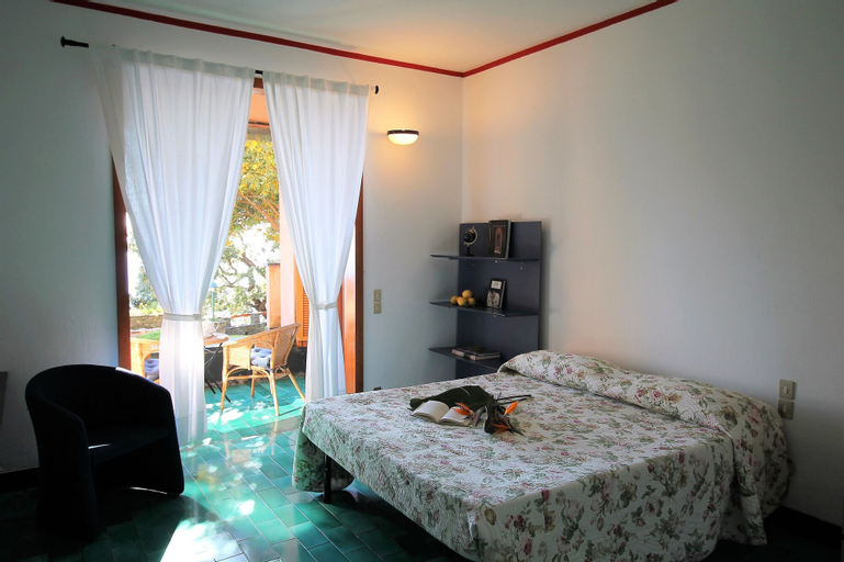 Bedroom 2, Villa Limoni, Genova