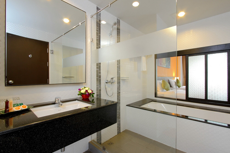 Bathroom 5, Kata Sea Breeze Resort, Pulau Phuket
