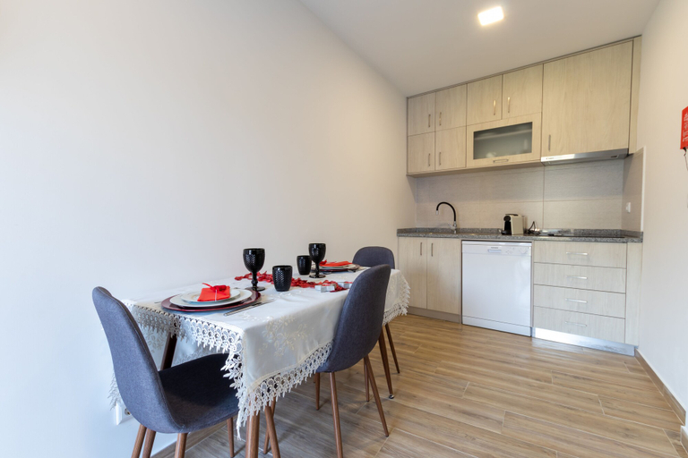 Others 5, Villa Alzira, Seia