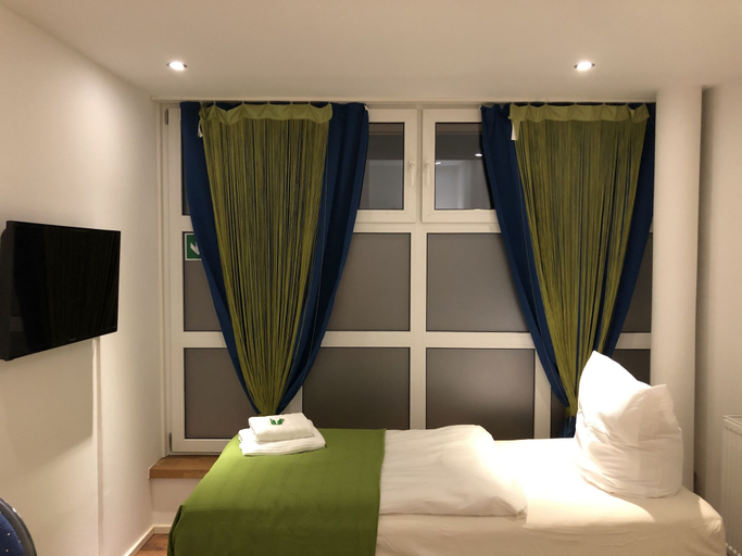 Bedroom 4, Pension Baku, Fürth