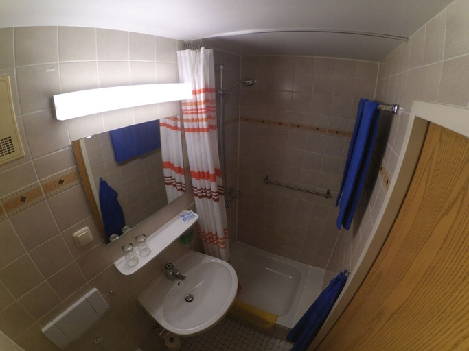 Bathroom 5, Hotel am Neumarkt, Burgenlandkreis