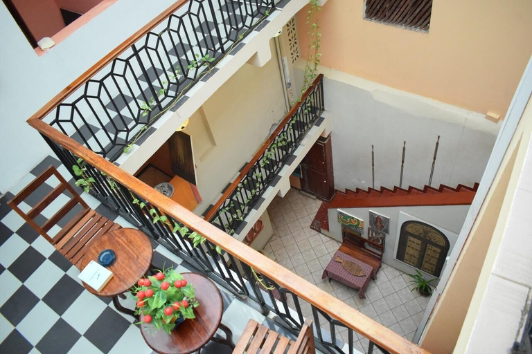 Others 5, Mrusi House, Mjini