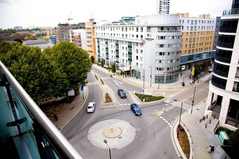 Exterior & Views, The Wilde riverside studio-flat, London