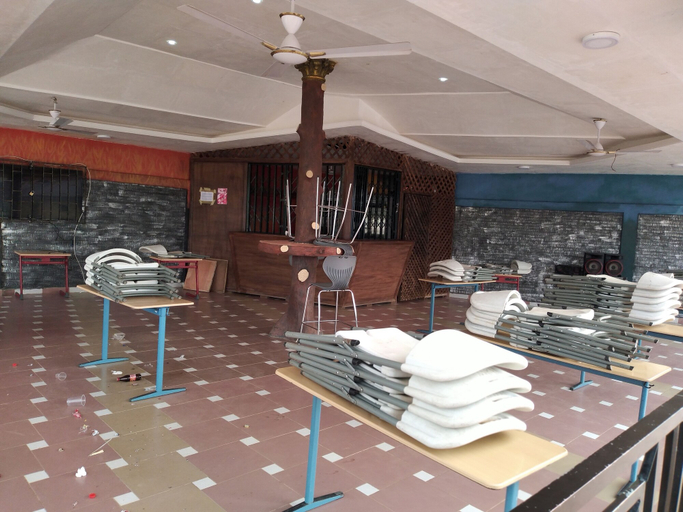 Food & Drinks, Mother's Royal Hotel, Birim South