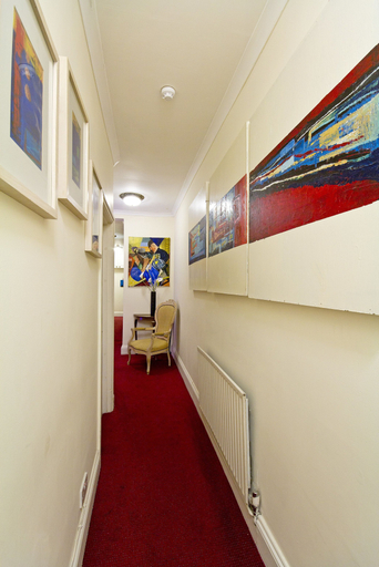 Others 5, Kingsway Park Hotel at Park Avenue, London
