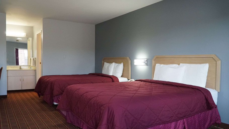 Bedroom 3, Rodeway Inn Beebe, White