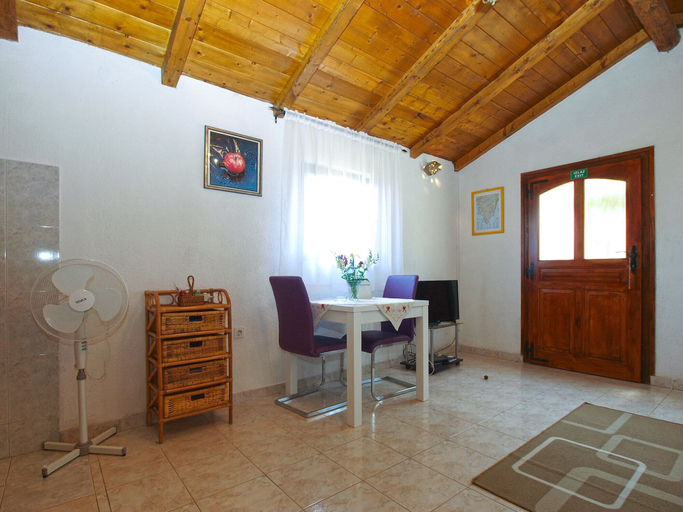 Others 4, Apartment 1876, Kanfanar