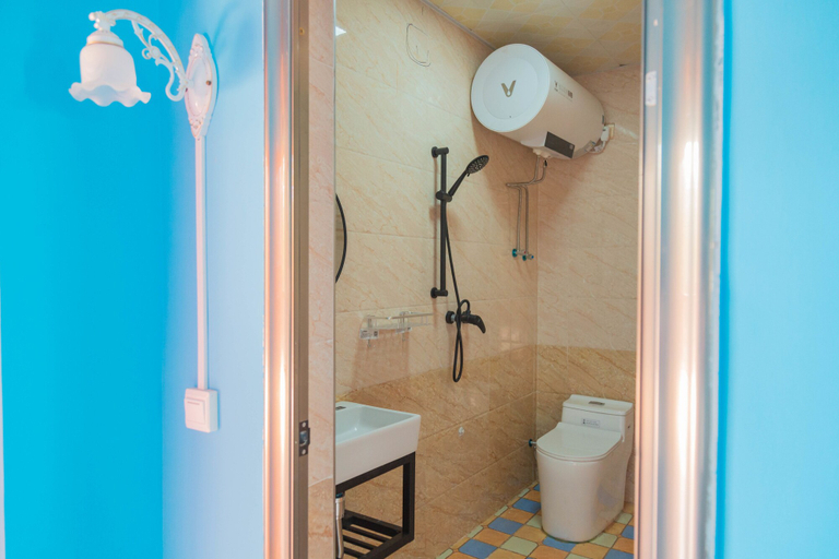Bathroom 3, New Dap Hostel in Grape Town, Turfan