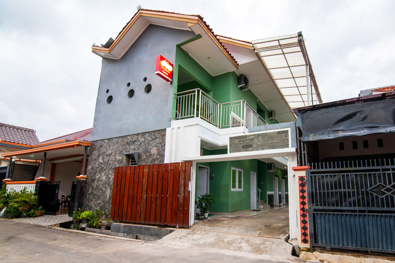 Exterior & Views 2, Hotel O D'residence Syariah, Tegal