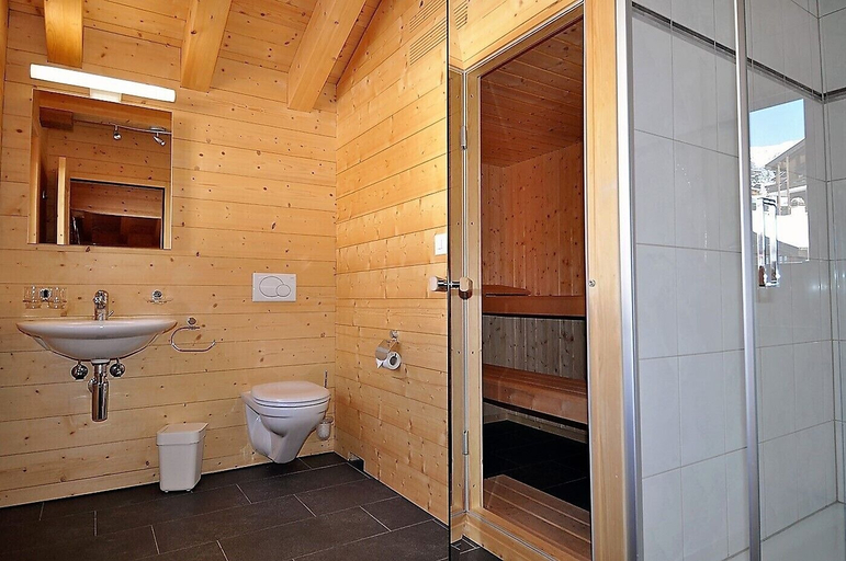 Bathroom 4, Aarninkhof, Raron