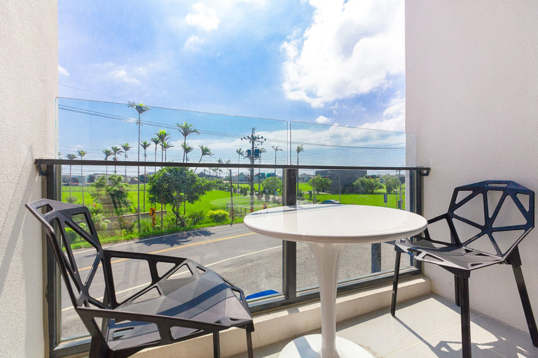 Others 4, Sunny Breeze BB, Yilan