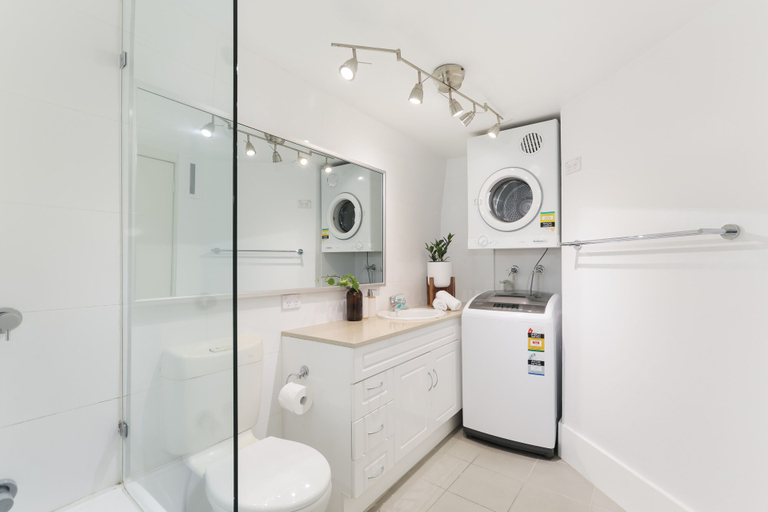 Bathroom, The Little Darling of the Harbour, Sydney