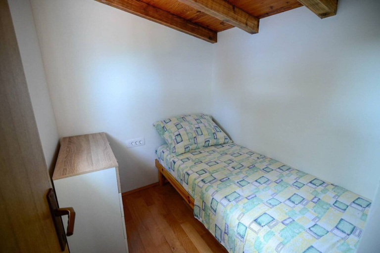 Bedroom 4, Modern Apartment on the Beautiful Croatia Coast, Blato