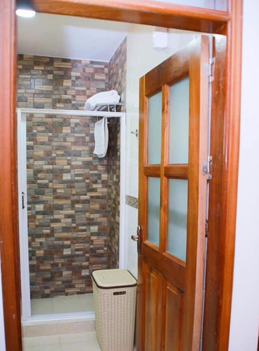 Bathroom 4, Rosemary Courts Hotel, Entebbe