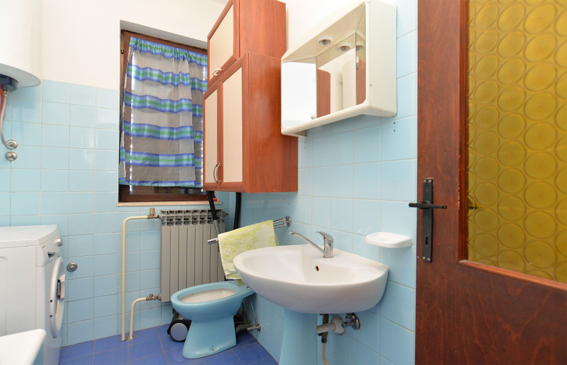 Bathroom 3, Apartment 1956, Pula