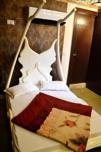 Bedroom 2, Lucky Restaurant And Guest House, Agra