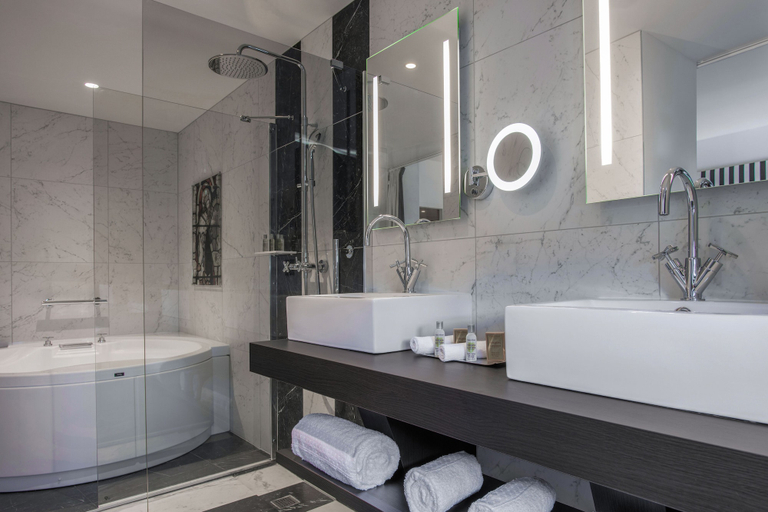 Bathroom 4, SOWELL COLLECTION Hôtel du Roi & SPA, Aude