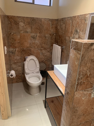 Bathroom 4, Black Pearl Inn, Tola