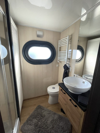 Bathroom 3, Hausboot Lore, Duisburg