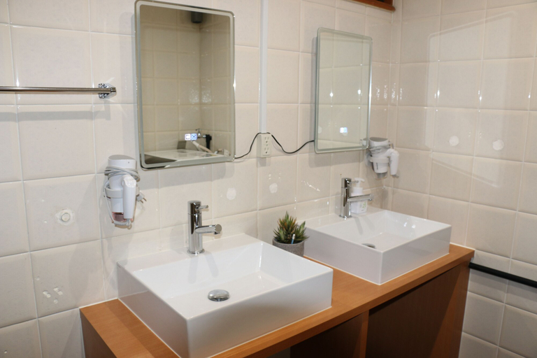 Bathroom 4, SAKURAYA kokusaidori, Naha