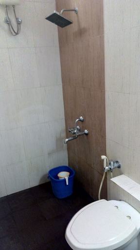 Bathroom 4, Hotel Metro, Thanjavur