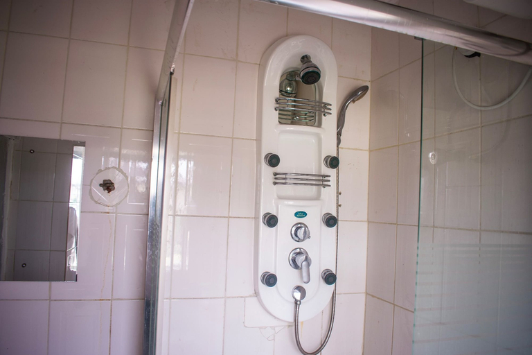 Bathroom 4, Bavidi Hotel, Kosofe