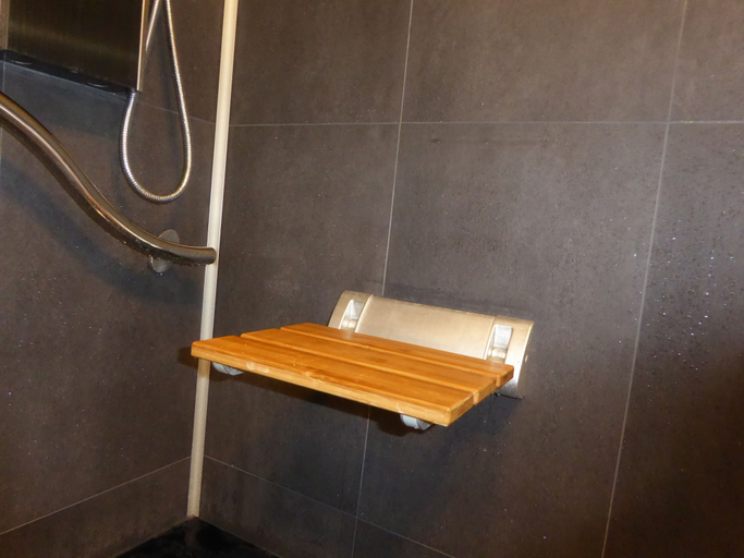 Bathroom 5, Les Pucines, Var