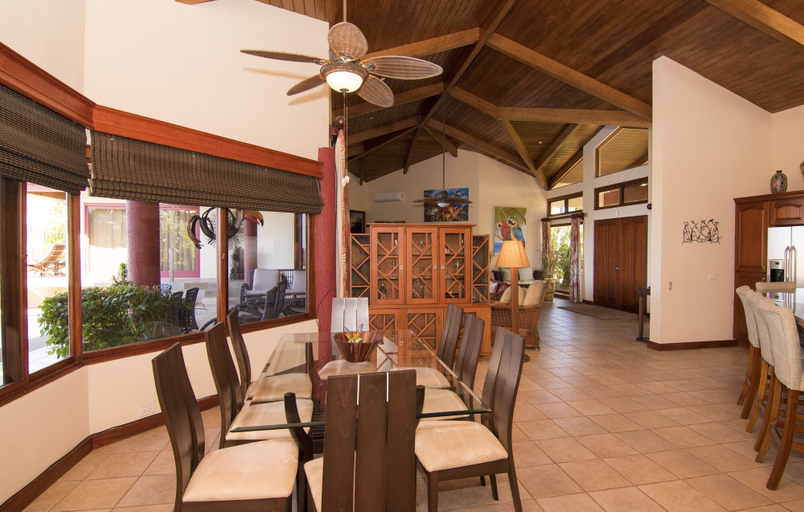 Food & Drinks 5, Casa Buena Vista, Carrillo
