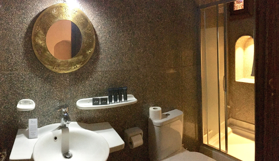 Bathroom 4, Djorff Palace, Luxor