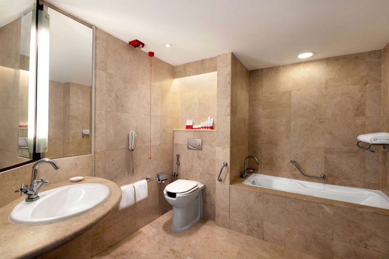 Bathroom 5, Ramada Plaza by Wyndham Dubai Deira, Dubai