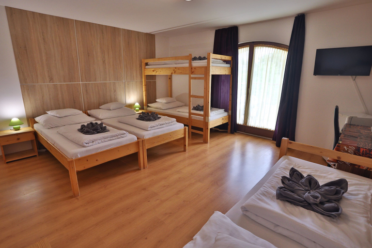 Bedroom 2, Margaréta Apartman és Üdülőház, Mezőkövesdi
