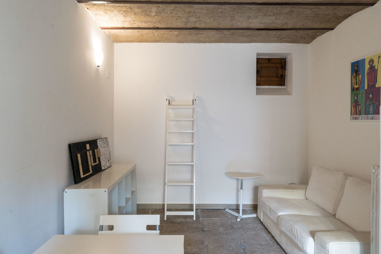 Others 4, Quintino Sella 201, Bari