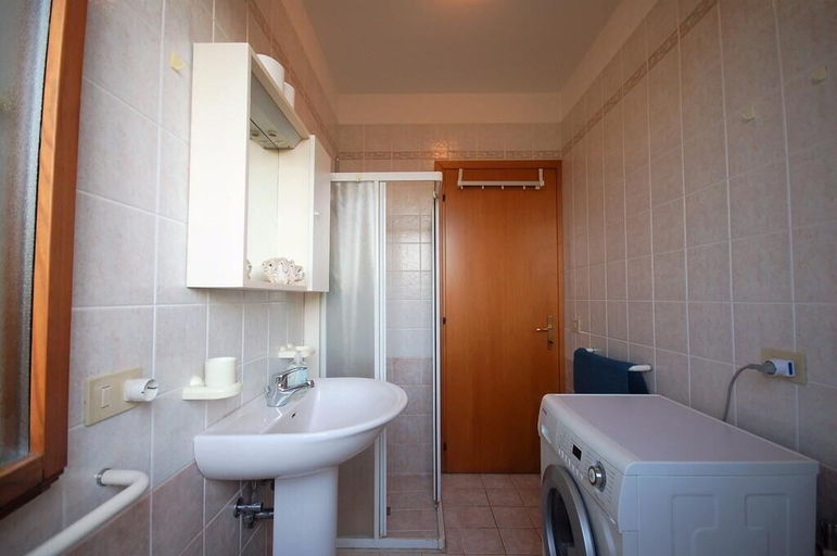 Bathroom 4, Residence Conchiglie, Ravenna