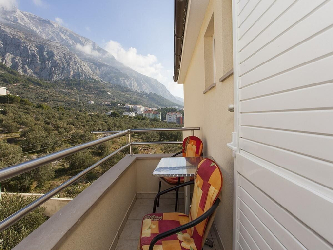 Others 4, Studio Almera N7, Makarska