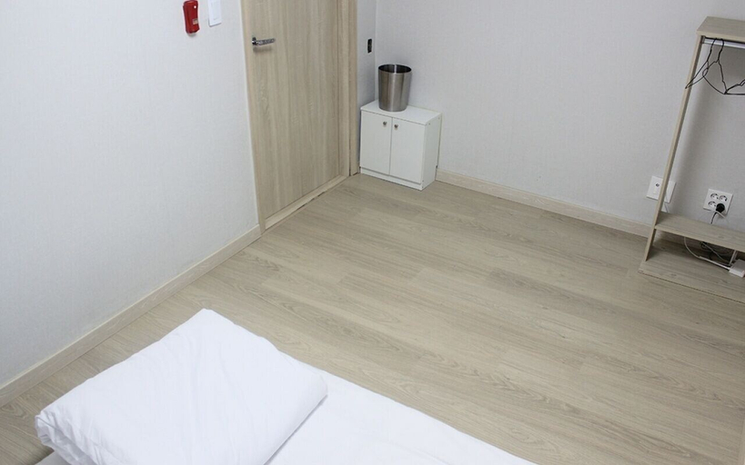 Bedroom 3, Syuming Guesthouse - Hostel, Gangneung