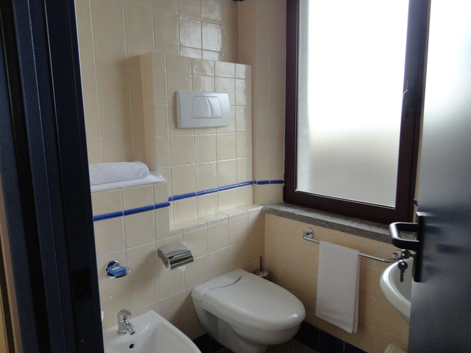Bathroom 4, Hotel 1000 Miglia, Siena