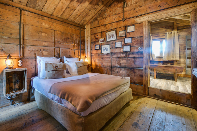 Bedroom 3, Domaine des Saints Pères, Savoie