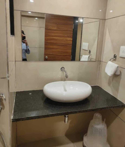 Bathroom 5, Hotel Fun Park Sanand, Ahmadabad