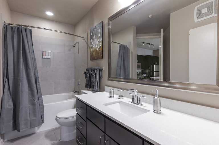 Bedroom 5, Luxury Med Center Fully Equipped King Sized Bed Condos, Harris