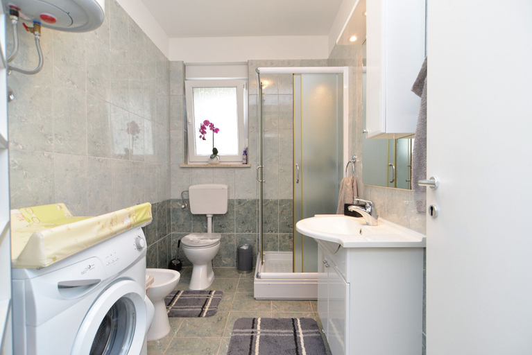 Bathroom 3, Apartment 1977, Medulin