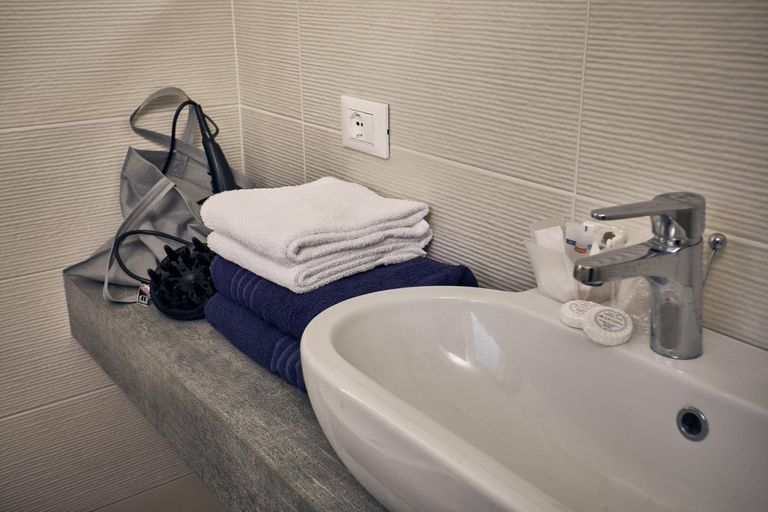 Bathroom 5, Hotel Paradiso, Trento