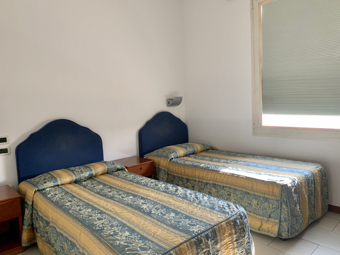 Bedroom 2, Hotel Riverside, Modena